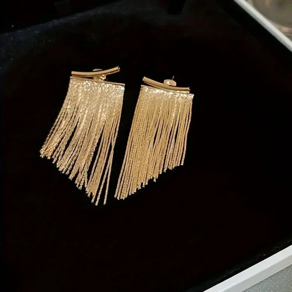 NEW! Elegant Chain Tassel Dangle Earrings. Retro Style A7-231